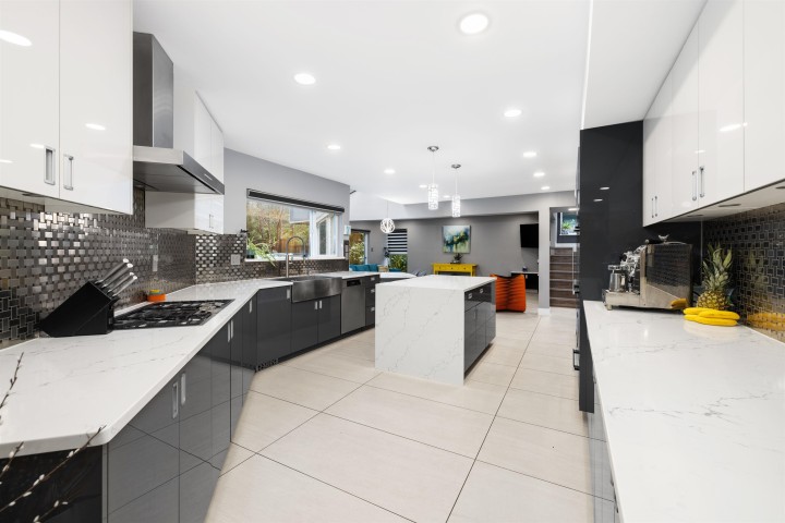 Photo 13 at 3722 Southridge Place, Westmount WV, West Vancouver