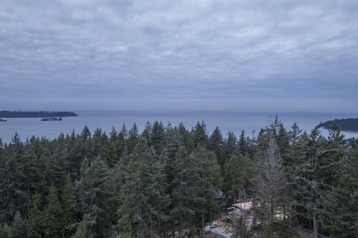 Photo 33 at 3722 Southridge Place, Westmount WV, West Vancouver