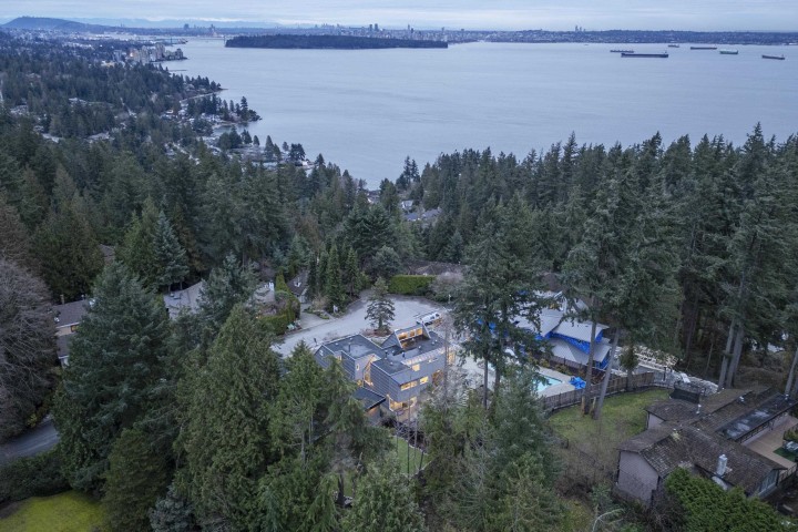 Photo 31 at 3722 Southridge Place, Westmount WV, West Vancouver