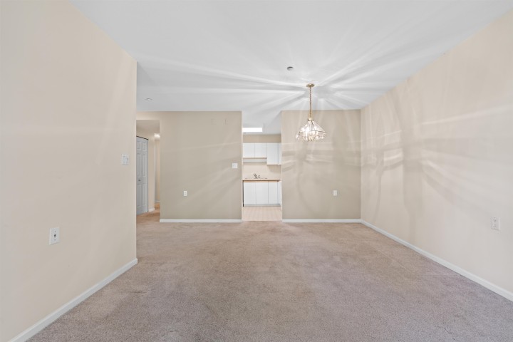 Photo 5 at 205 - 843 22nd Street, Dundarave, West Vancouver