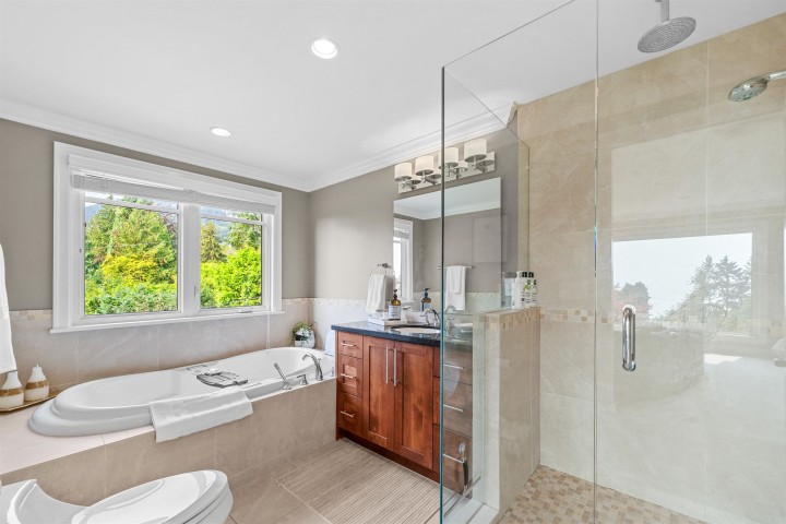 Photo 13 at 1408 31st Street, Altamont, West Vancouver