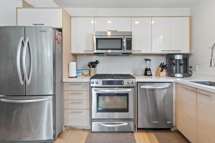 Photo 6 at 3197 St. George Street, Mount Pleasant VE, Vancouver East