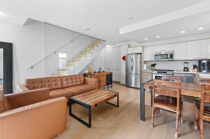 Photo 5 at 3197 St. George Street, Mount Pleasant VE, Vancouver East