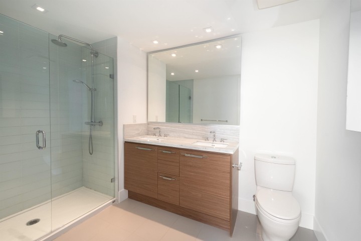 Photo 27 at 703 - 111 E 13th Street, Central Lonsdale, North Vancouver