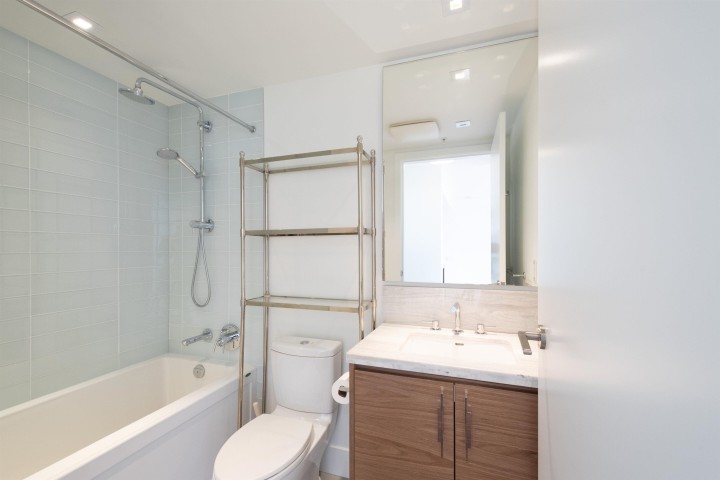 Photo 31 at 703 - 111 E 13th Street, Central Lonsdale, North Vancouver