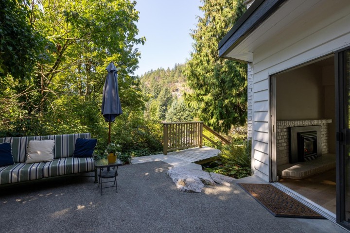 Photo 8 at 5733 Bluebell Drive, Eagle Harbour, West Vancouver