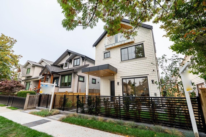 Photo 1 at 1 - 5304 Elgin Street, Knight, Vancouver East