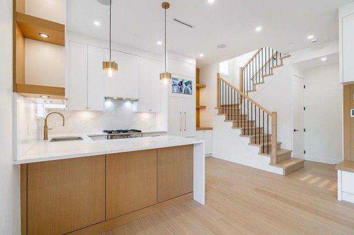 Photo 9 at 2 - 5304 Elgin Street, Knight, Vancouver East