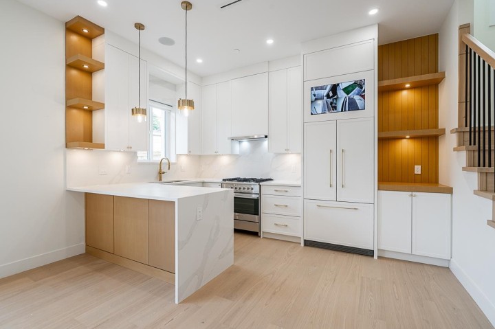 Photo 10 at 2 - 5304 Elgin Street, Knight, Vancouver East