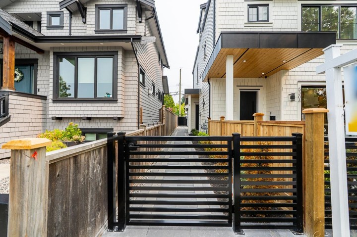 Photo 4 at 2 - 5304 Elgin Street, Knight, Vancouver East