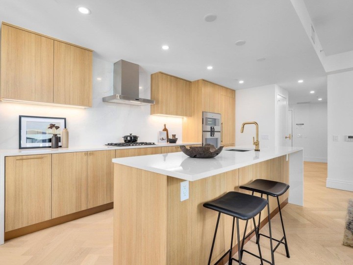 Photo 2 at 203 - 2096 W 47th Avenue, Kerrisdale, Vancouver West