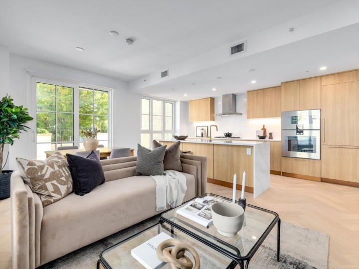 Photo 9 at 203 - 2096 W 47th Avenue, Kerrisdale, Vancouver West