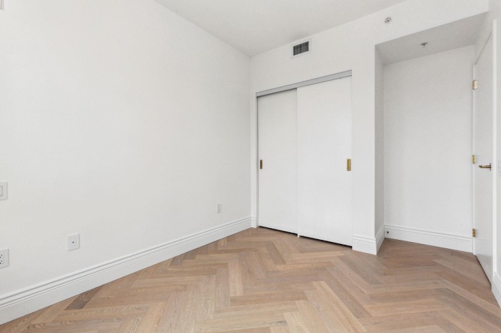 Photo 13 at 302 - 2096 W 47th Avenue, Kerrisdale, Vancouver West