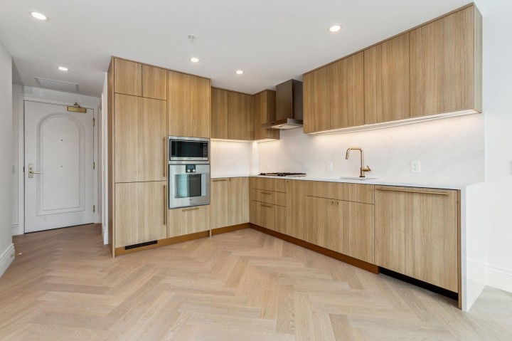 Photo 3 at 302 - 2096 W 47th Avenue, Kerrisdale, Vancouver West