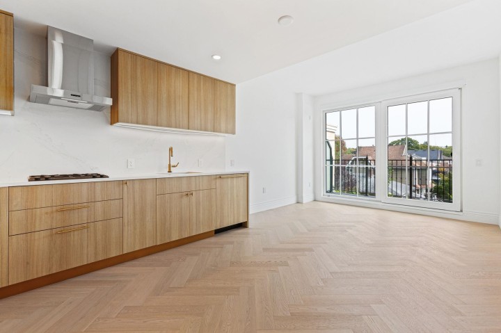 Photo 4 at 302 - 2096 W 47th Avenue, Kerrisdale, Vancouver West