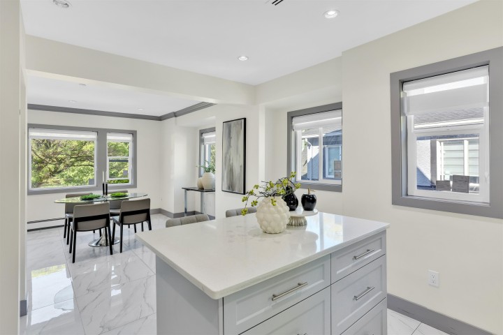 Photo 9 at 1008 E 24th Avenue, Fraser VE, Vancouver East