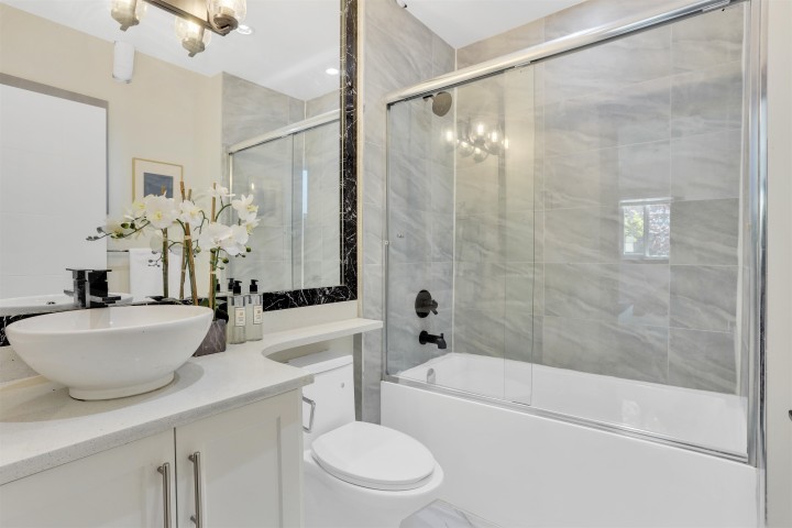 Photo 14 at 1008 E 24th Avenue, Fraser VE, Vancouver East