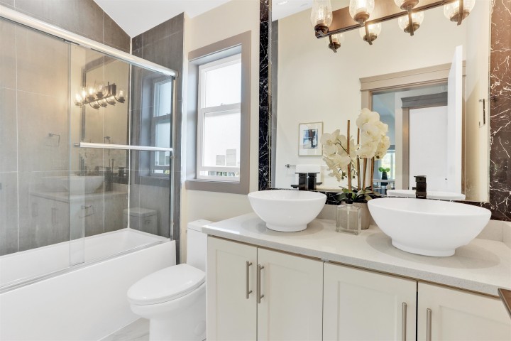 Photo 11 at 1008 E 24th Avenue, Fraser VE, Vancouver East