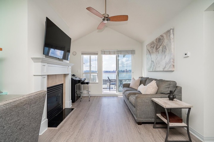 Photo 1 at 409 - 365 E 1st Street, Lower Lonsdale, North Vancouver