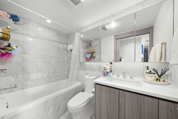 Photo 23 at 2304 - 89 Nelson Street, Yaletown, Vancouver West