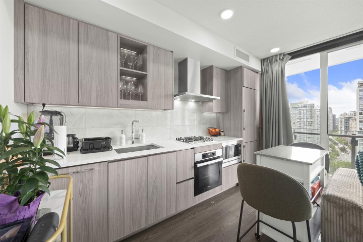 Photo 2 at 2304 - 89 Nelson Street, Yaletown, Vancouver West