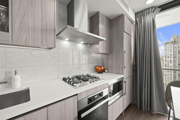 Photo 12 at 2304 - 89 Nelson Street, Yaletown, Vancouver West