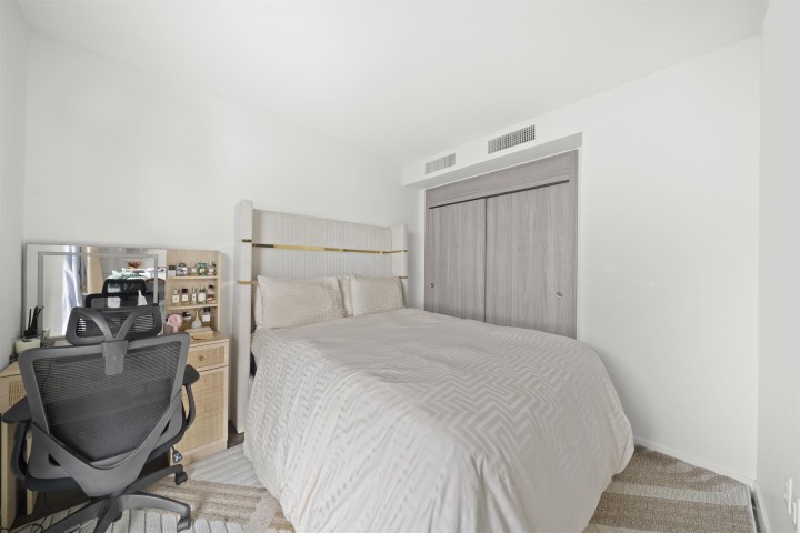 Photo 20 at 2304 - 89 Nelson Street, Yaletown, Vancouver West