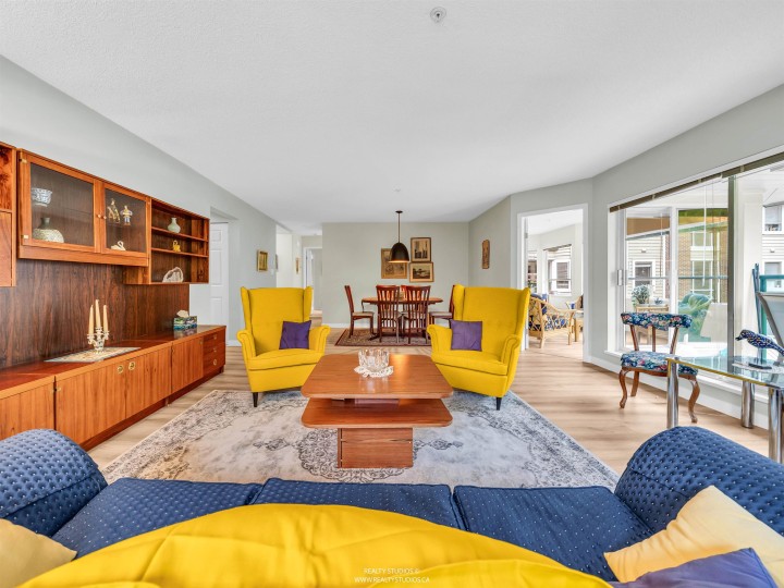 Photo 5 at 302 - 3670 Banff Court, Northlands, North Vancouver