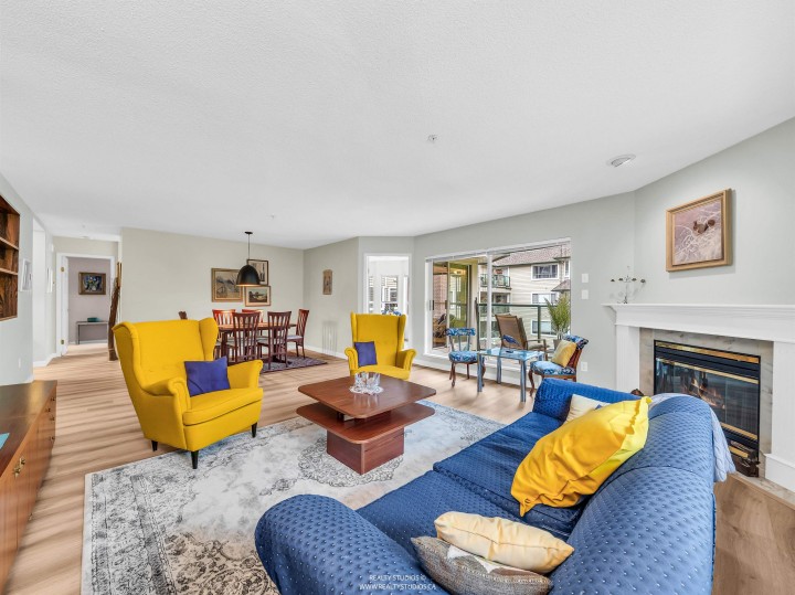 Photo 4 at 302 - 3670 Banff Court, Northlands, North Vancouver