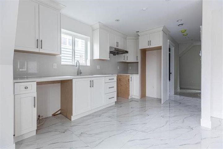 Photo 4 at 1018 -  E 24th Avenue, Fraser VE, Vancouver East