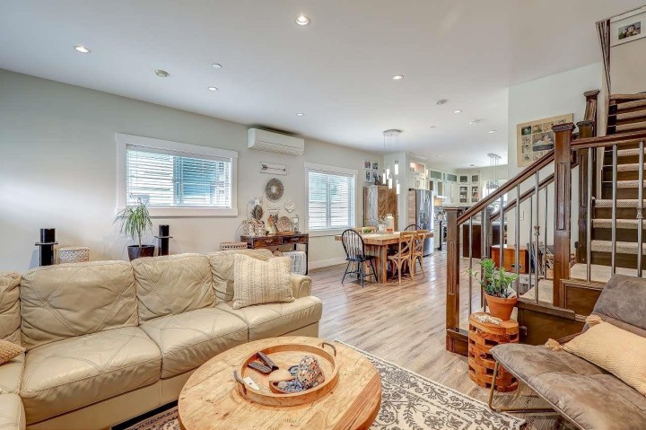 Photo 5 at 5606 Rhodes Street, Collingwood VE, Vancouver East