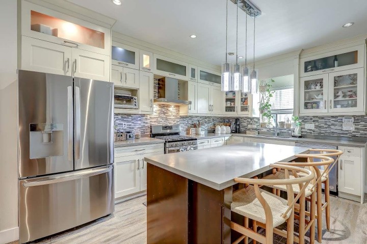 Photo 9 at 5606 Rhodes Street, Collingwood VE, Vancouver East