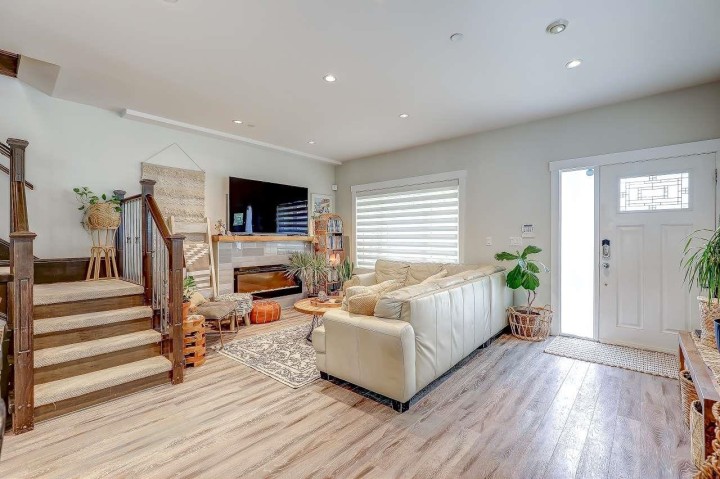 Photo 4 at 5606 Rhodes Street, Collingwood VE, Vancouver East