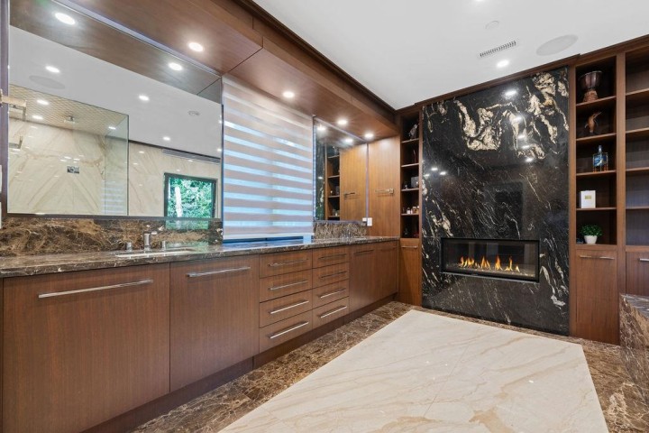 Photo 23 at 558 Glenross Road, Glenmore, West Vancouver