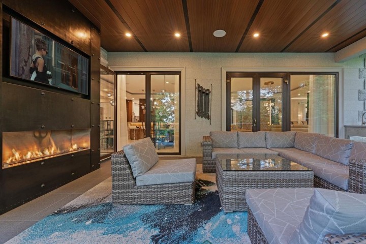 Photo 3 at 558 Glenross Road, Glenmore, West Vancouver