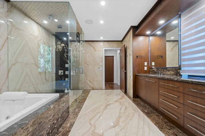 Photo 24 at 558 Glenross Road, Glenmore, West Vancouver