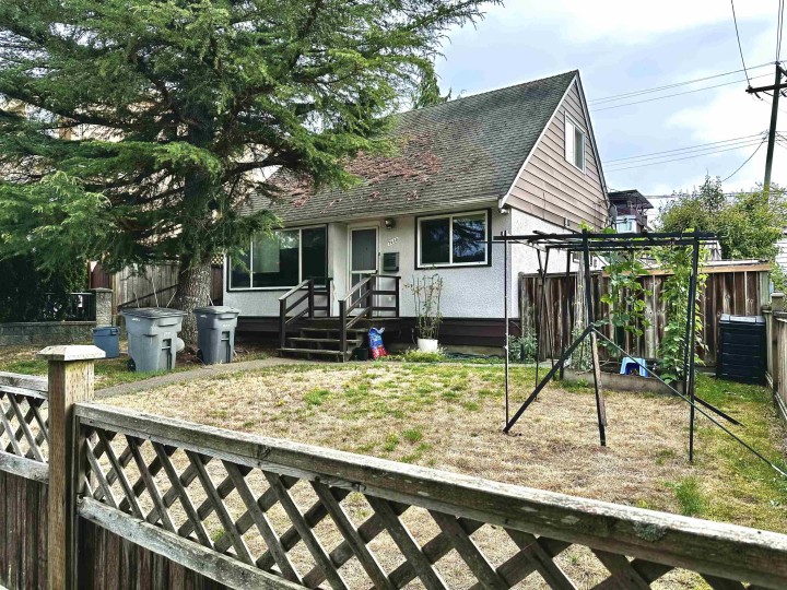 Photo 1 at 7630 Victoria Drive, Fraserview VE, Vancouver East