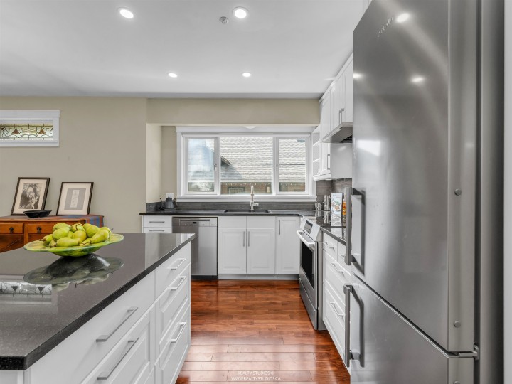 Photo 9 at 4 - 2535 W 6th Avenue, Kitsilano, Vancouver West