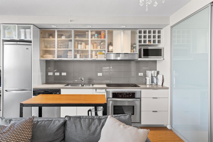 Photo 10 at 902 - 168 Powell Street, Downtown VE, Vancouver East