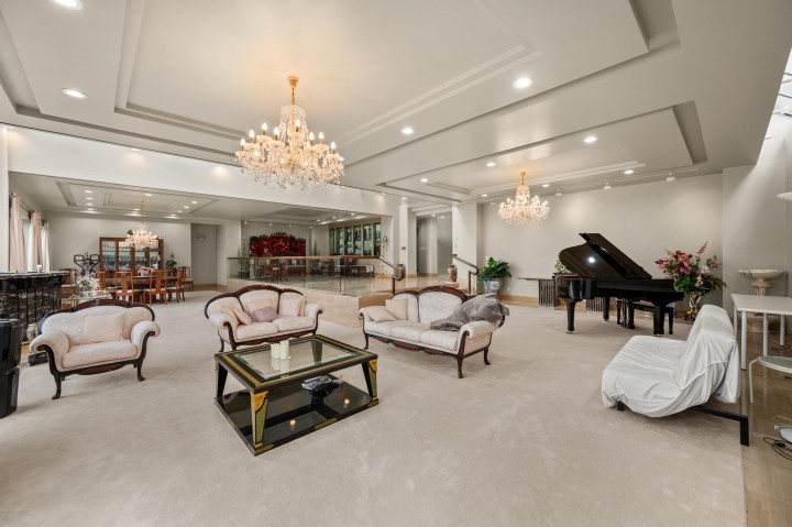 Photo 5 at 828 Beachview Drive, Dollarton, North Vancouver