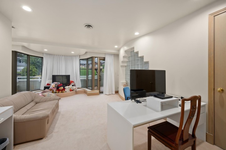 Photo 20 at 828 Beachview Drive, Dollarton, North Vancouver