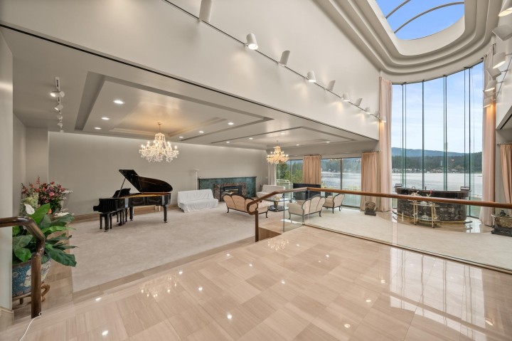 Photo 9 at 828 Beachview Drive, Dollarton, North Vancouver