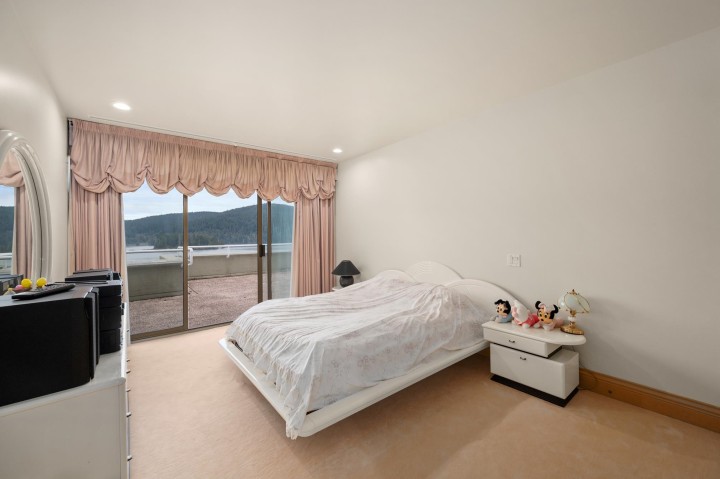 Photo 15 at 828 Beachview Drive, Dollarton, North Vancouver