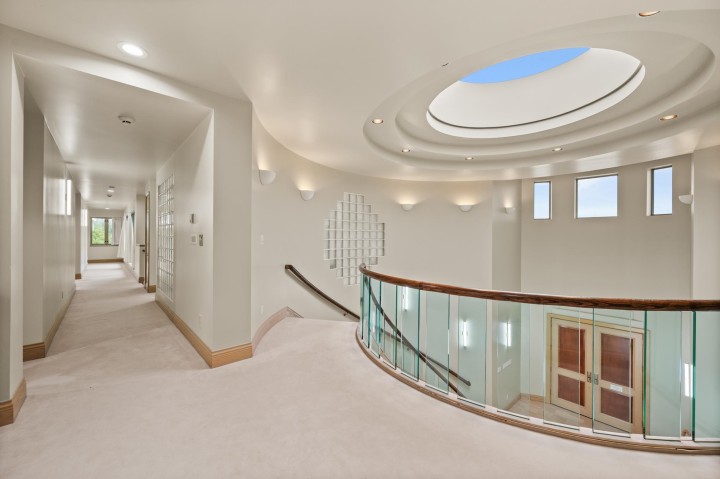 Photo 11 at 828 Beachview Drive, Dollarton, North Vancouver