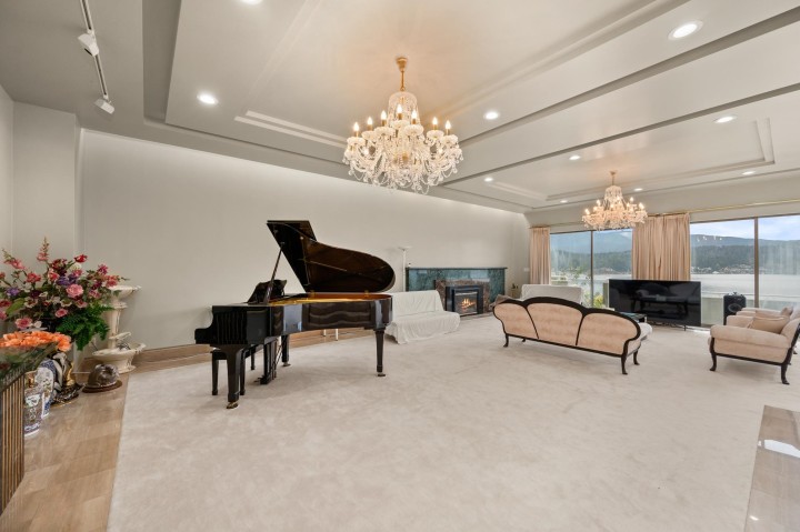 Photo 4 at 828 Beachview Drive, Dollarton, North Vancouver