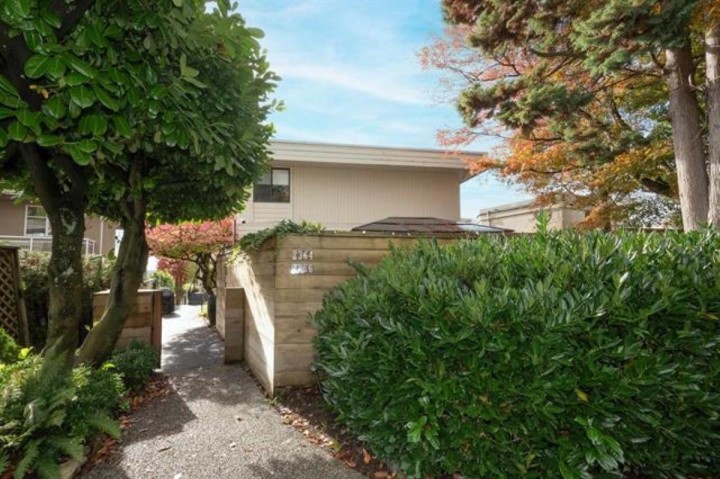 Photo 2 at 2366 Marine Drive, Dundarave, West Vancouver