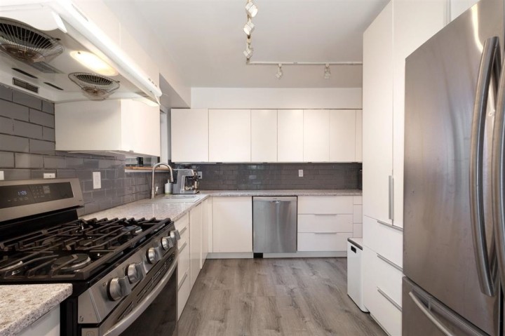 Photo 6 at 2366 Marine Drive, Dundarave, West Vancouver