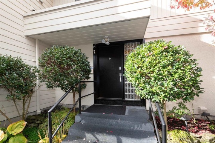 Photo 3 at 2366 Marine Drive, Dundarave, West Vancouver