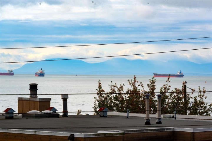 Photo 1 at 2366 Marine Drive, Dundarave, West Vancouver