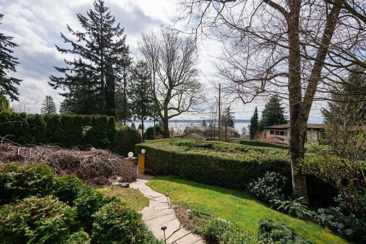 Photo 16 at 2635 Rosebery Avenue, Queens, West Vancouver
